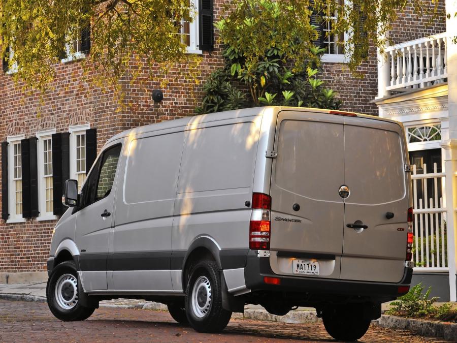  Freightliner Sprinter 2500 Cargo Van 2006 года  (фото 6 из 10)